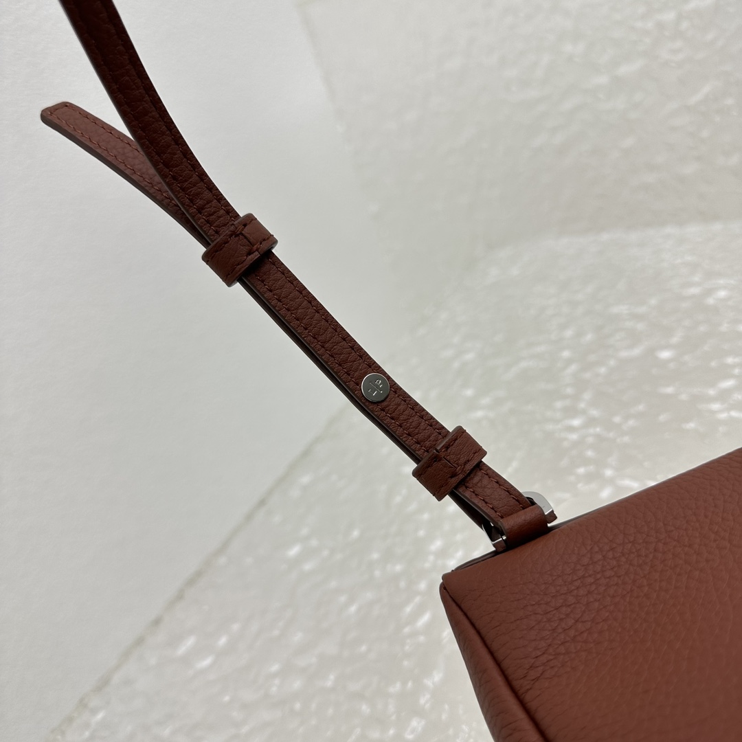 Loro Piana Extra Pocket Backpack L23.5   (23×8×22cm) - DopestKickz