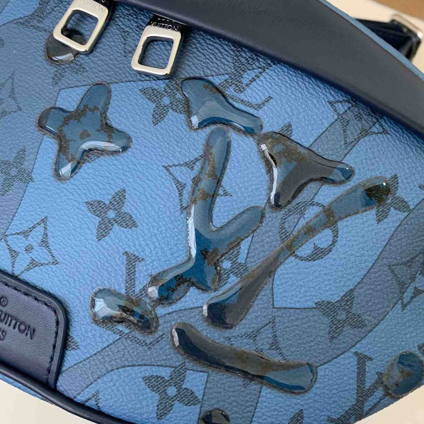 Louis Vuitton Discovery Bumbag  (44*15*9cm)   M22576 - DopestKickz