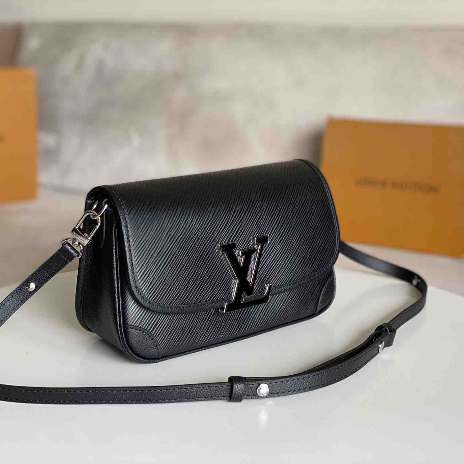 Louis Vuitton Buci    M59386 - DopestKickz