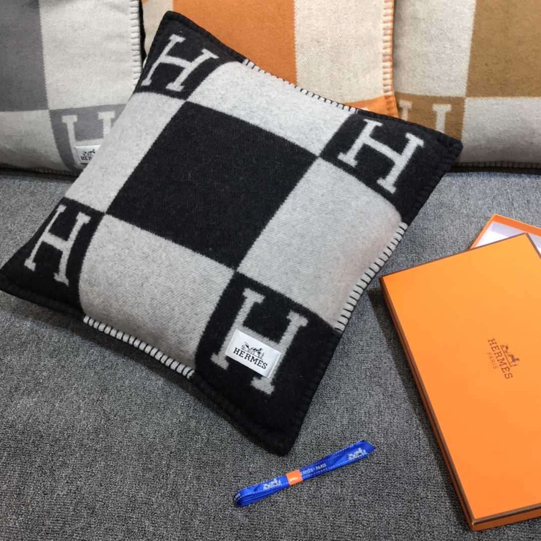 Hermes Avalon Pillow - DopestKickz