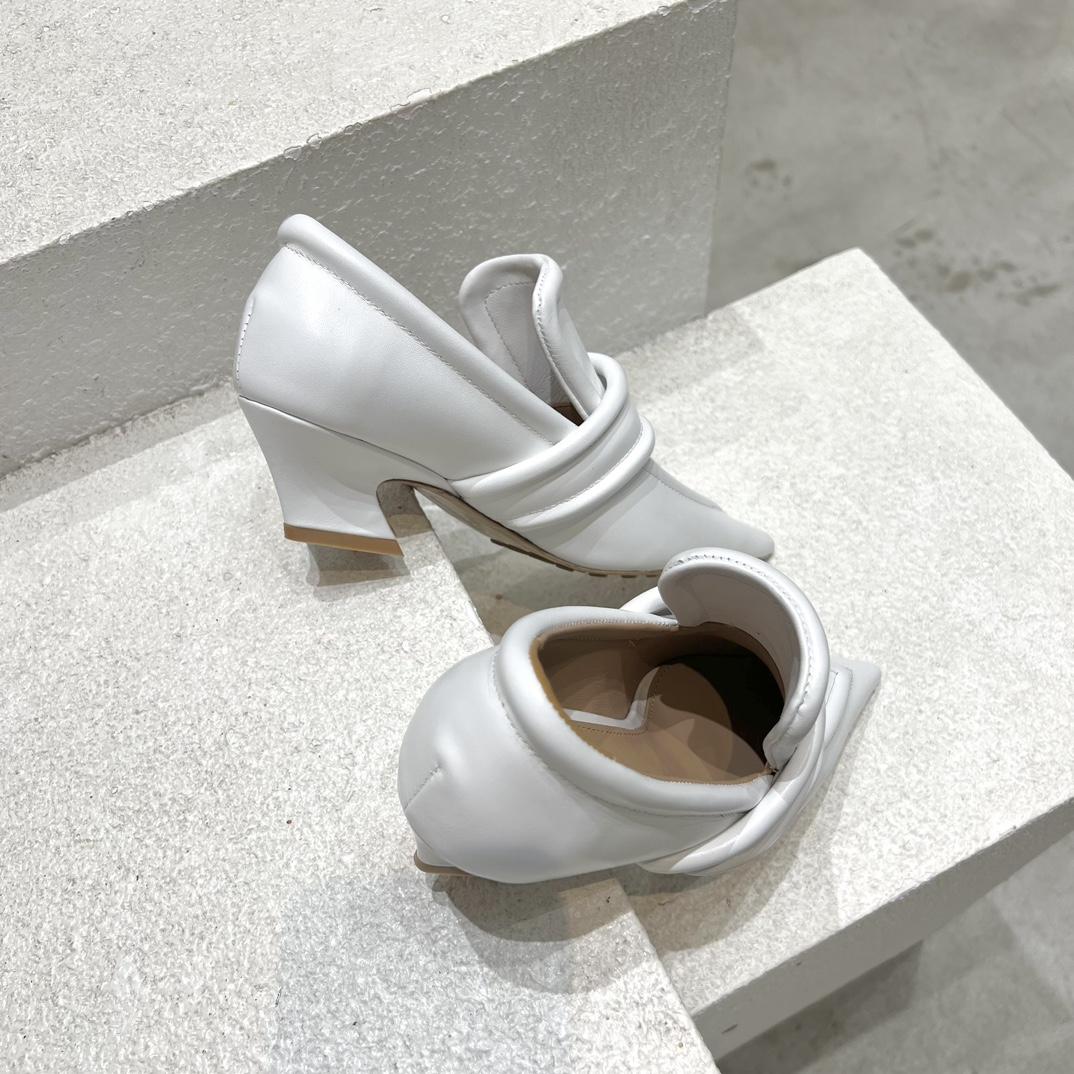 Bottega Veneta Spada Pump - DopestKickz