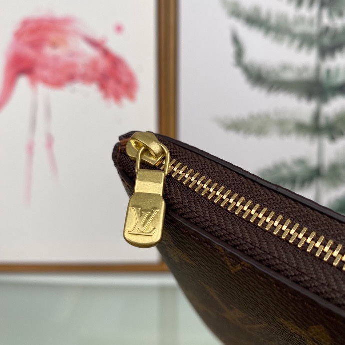 Louis Vuitton Monogram Pouch (24 x 1 x 17cm)M44191 - DopestKickz