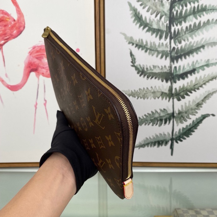 Louis Vuitton Monogram Pouch (24 x 1 x 17cm)M44191 - DopestKickz