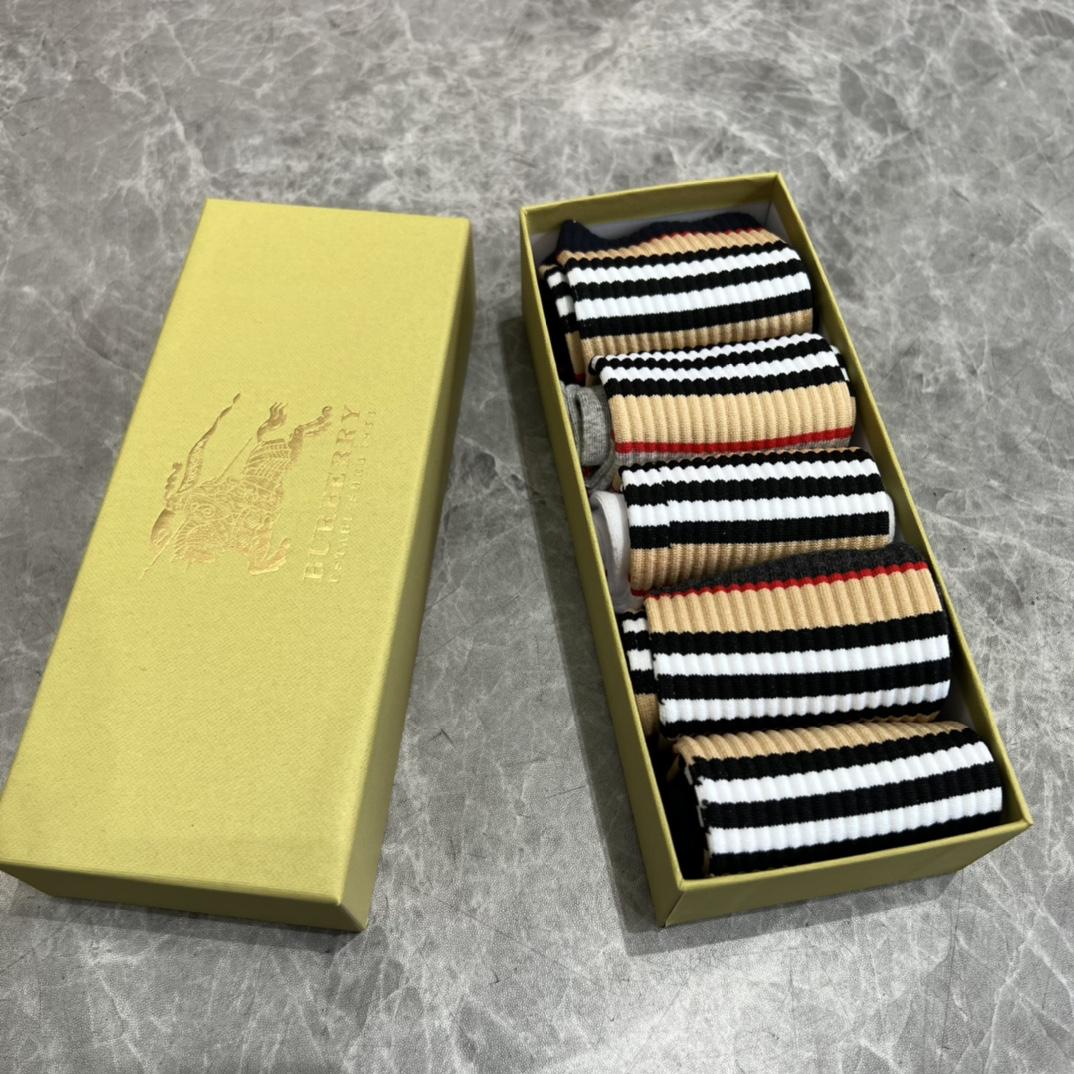 Burberry Socks/Box - DopestKickz
