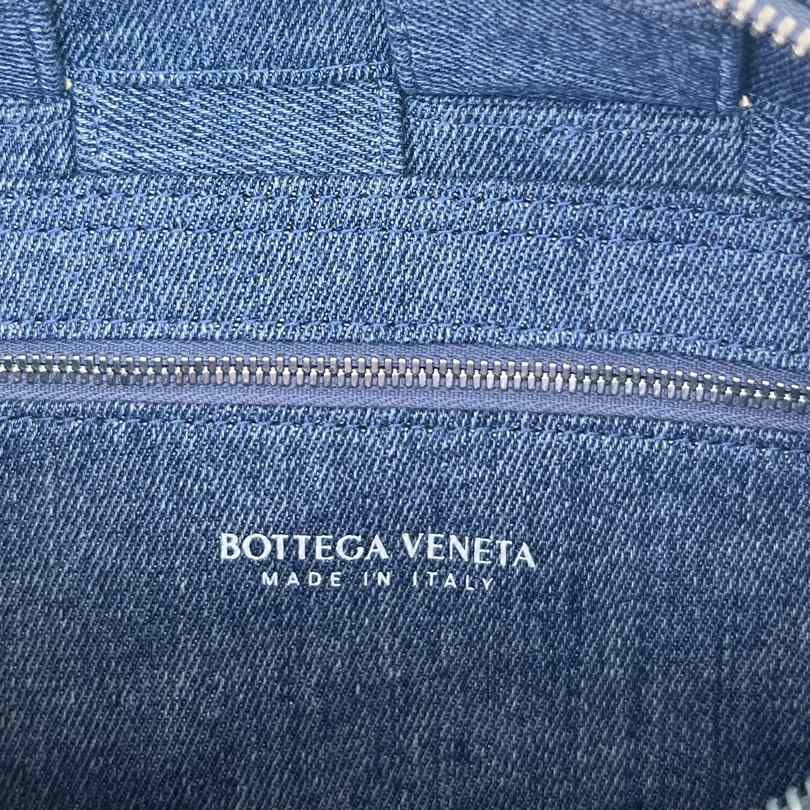 Bottega Veneta Brick Cassette Shoulder Bag (28x14x10cm) - DopestKickz