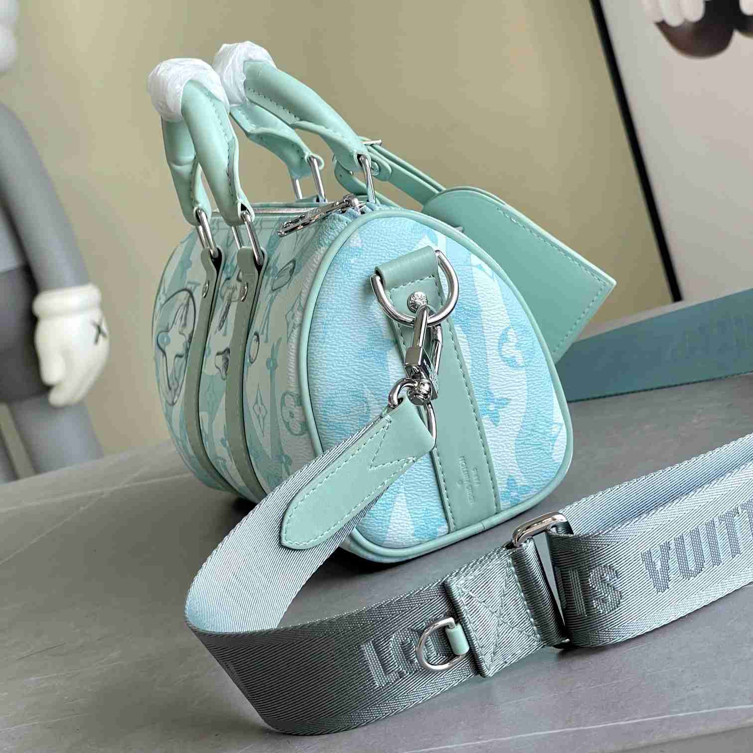 Louis Vuitton Keepall Bandoulière 25    M22527 - DopestKickz