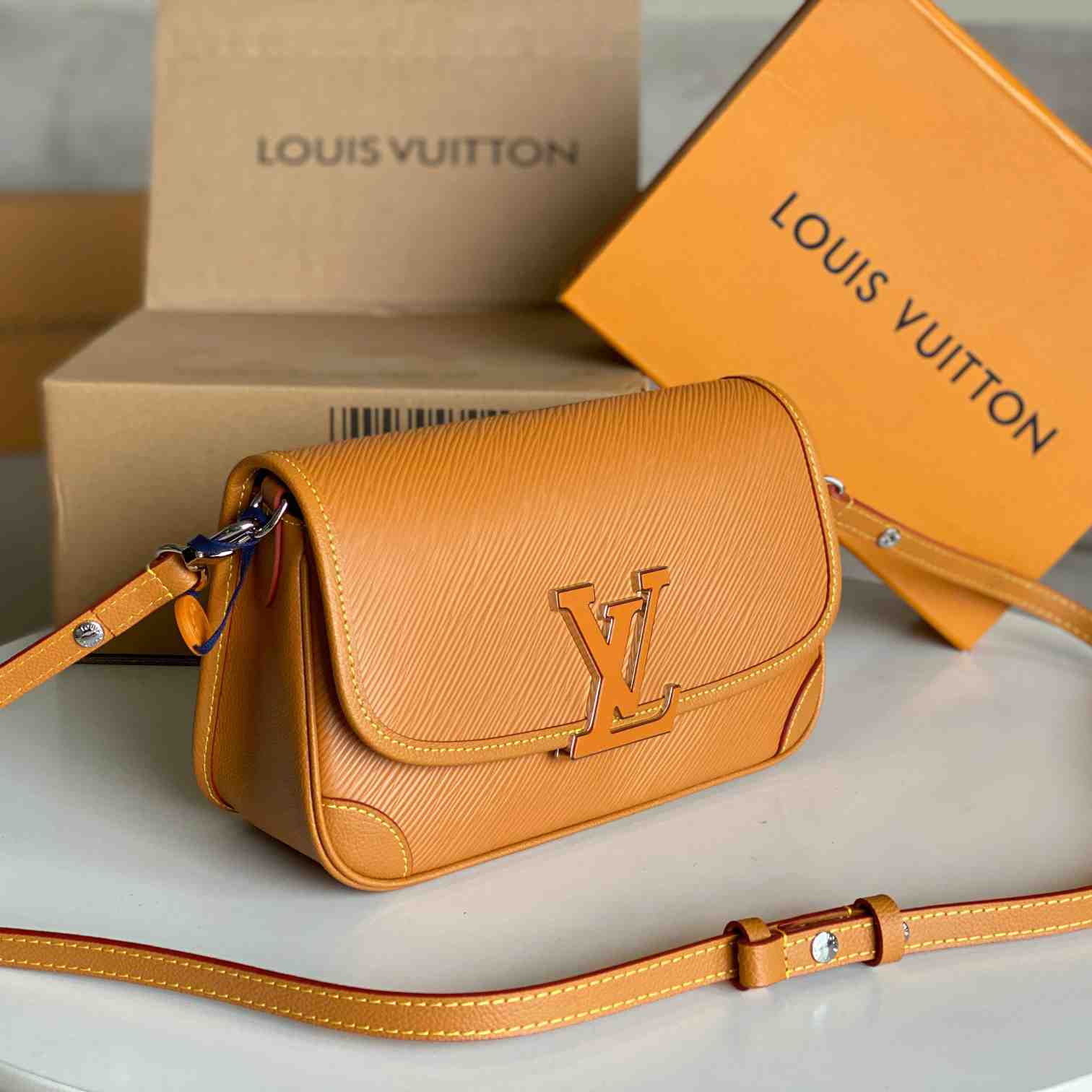 Louis Vuitton Buci    M59459 - DopestKickz