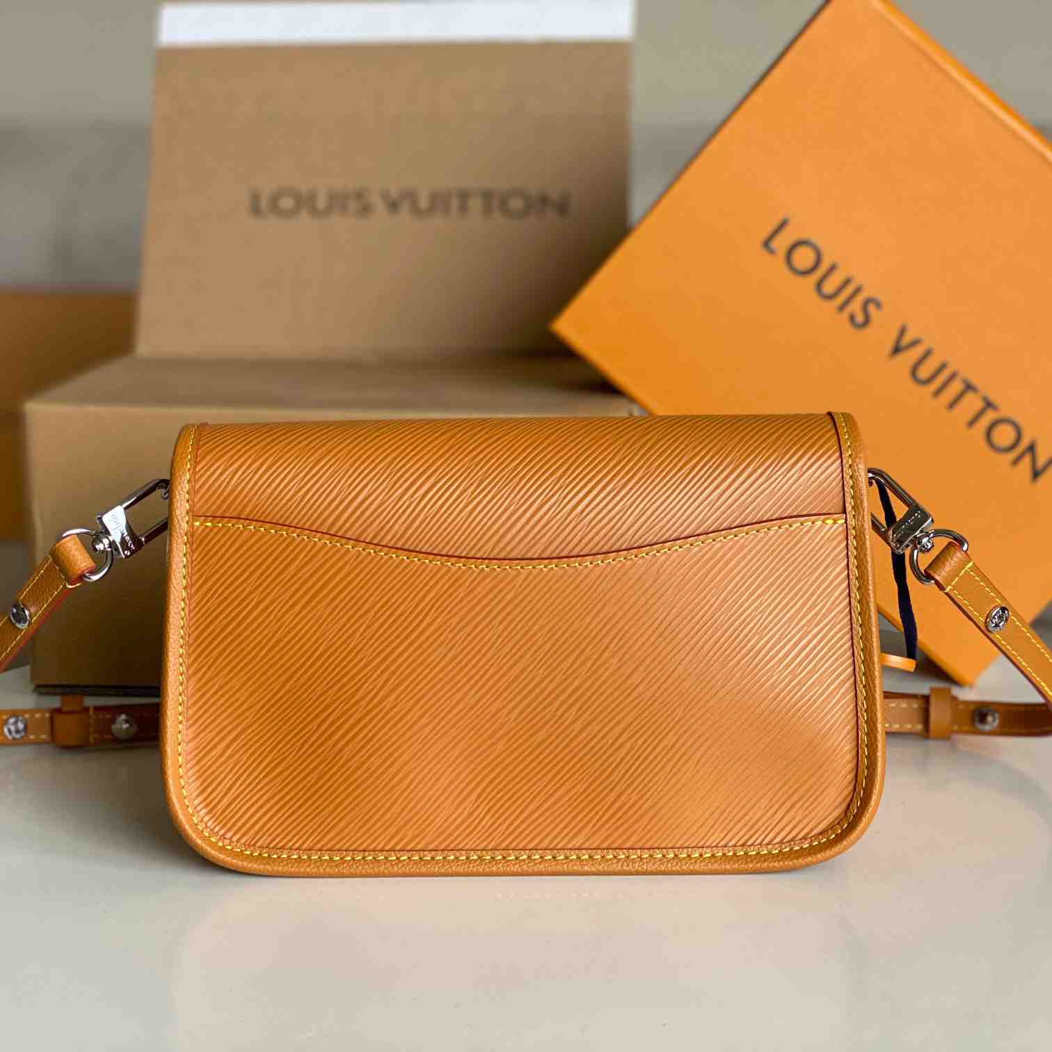 Louis Vuitton Buci    M59459 - DopestKickz