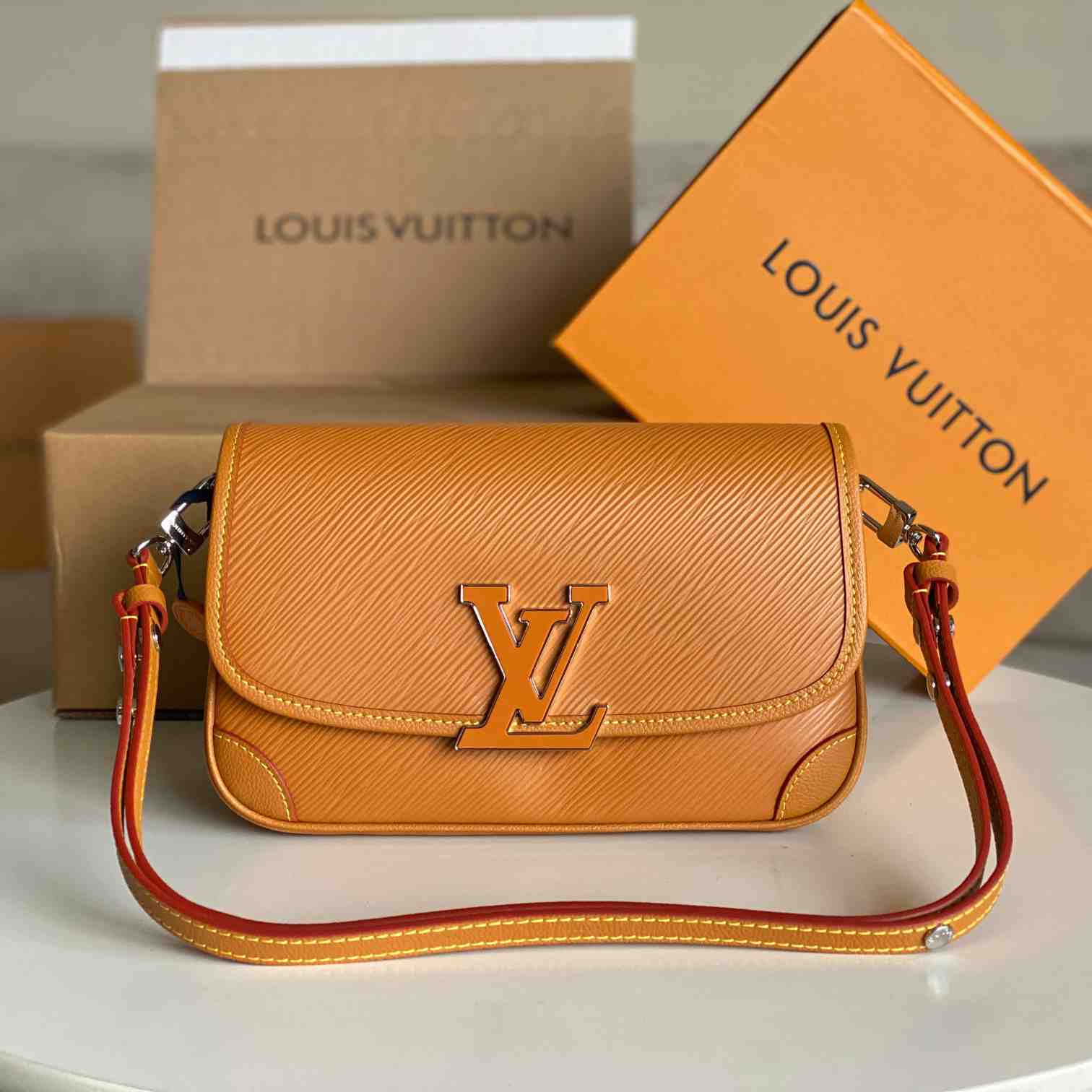 Louis Vuitton Buci    M59459 - DopestKickz