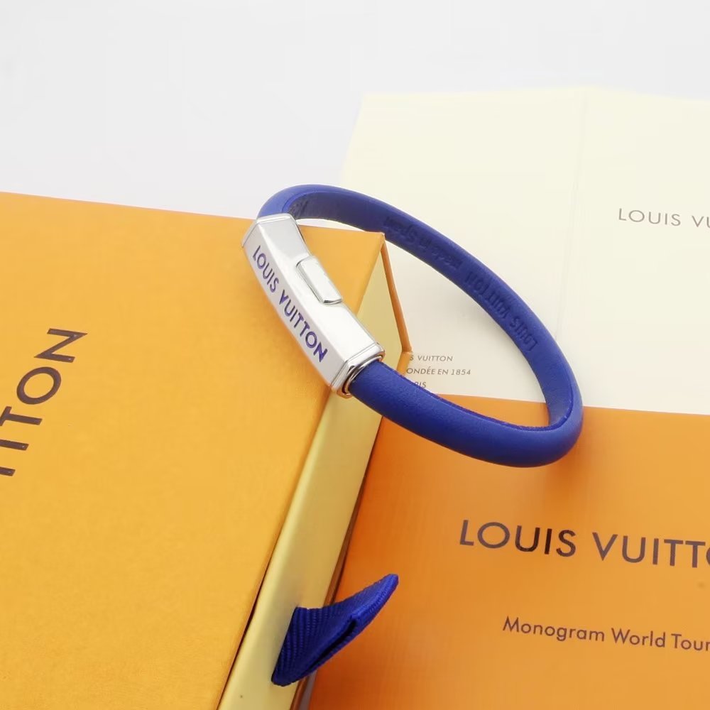 Louis Vuitton Clip It Bracelet     M8116E - DopestKickz