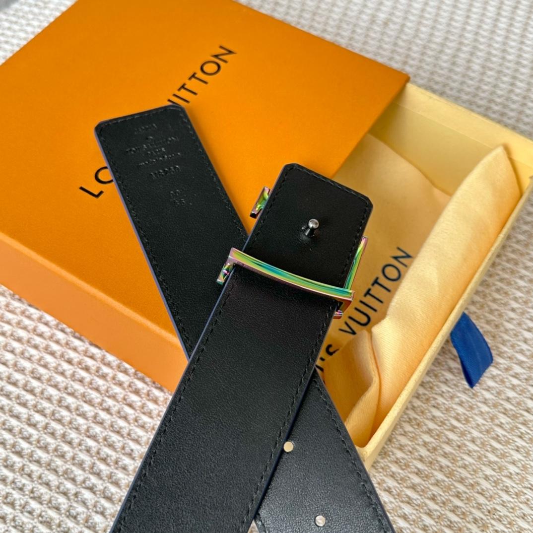 Louis Vuitton LV Initials 40mm Reversible Belt   M8260U - DopestKickz