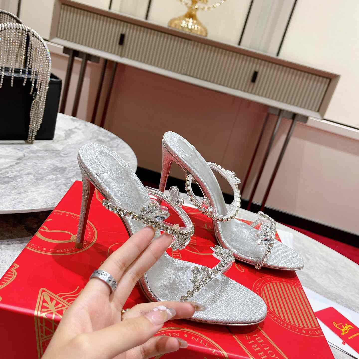 Christian Louboutin Just Queen - DopestKickz