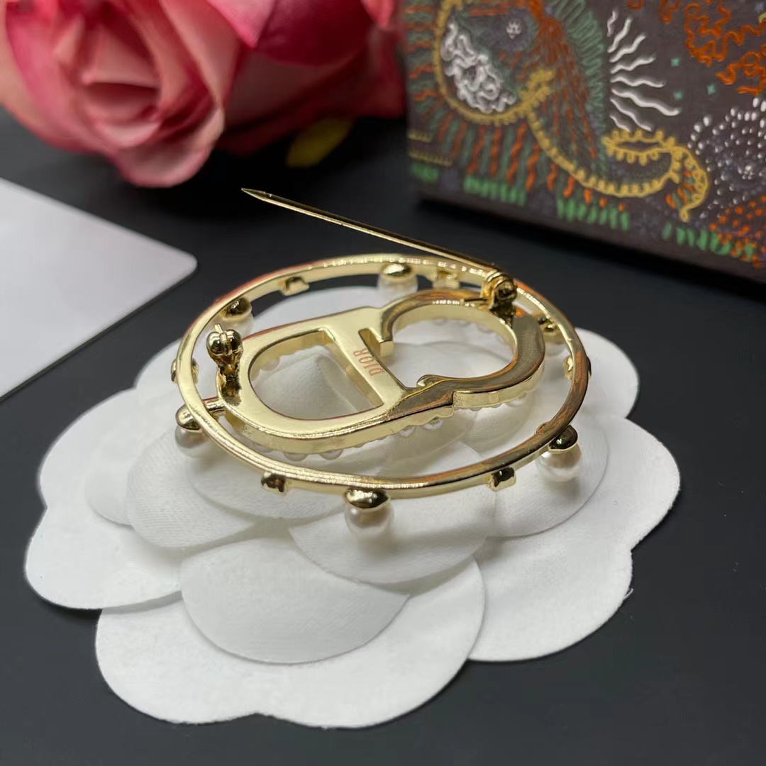 Dior Crystal Pearl Clair D Lune Brooch Gold - DopestKickz