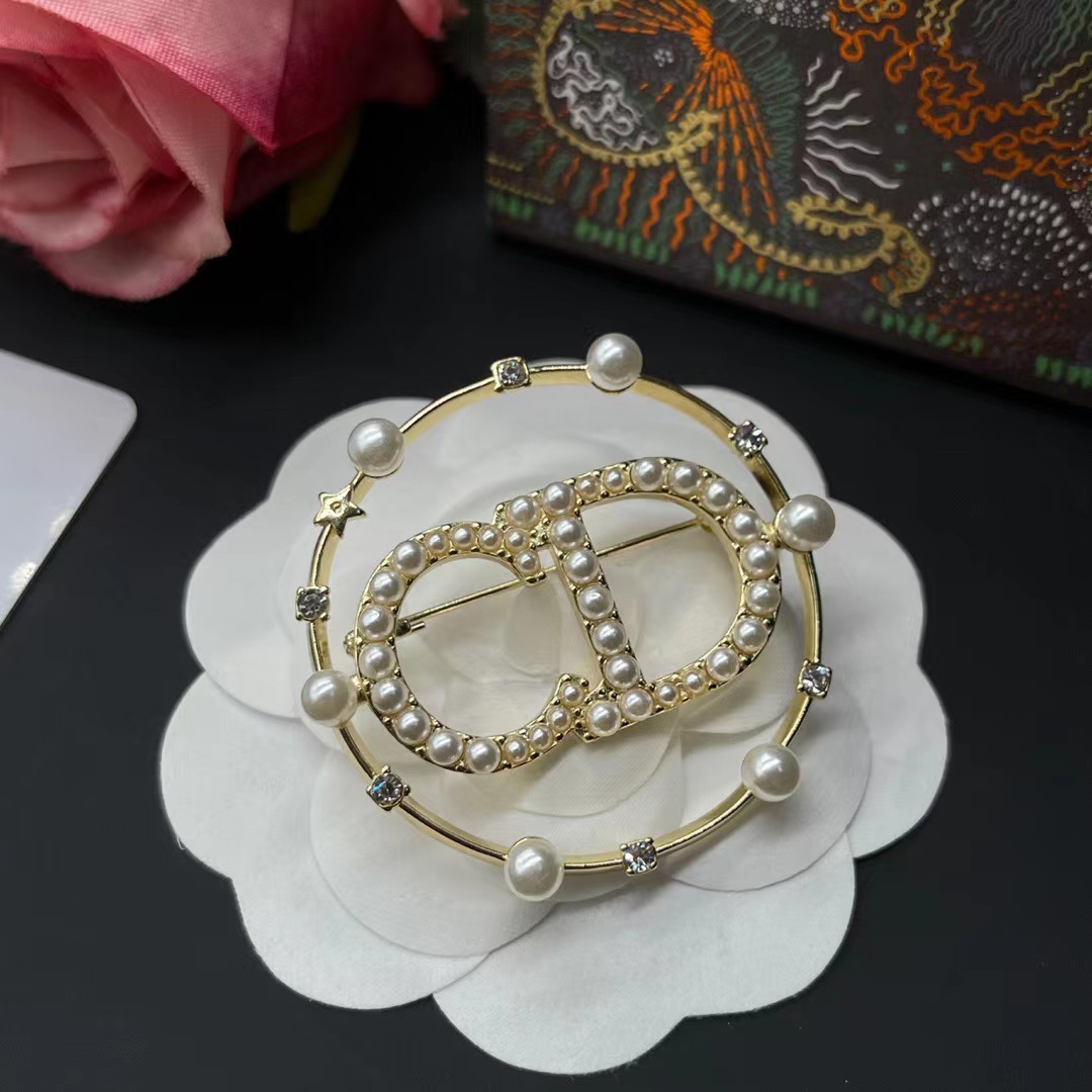 Dior Crystal Pearl Clair D Lune Brooch Gold - DopestKickz