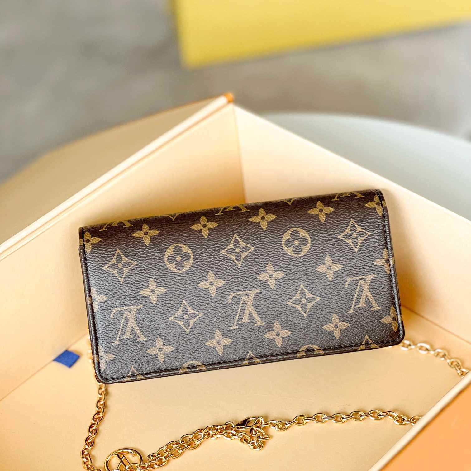 Louis Vuitton Wallet On Chain Lily (20.7 x 10.2 x 3.5cm)   M82509 - DopestKickz