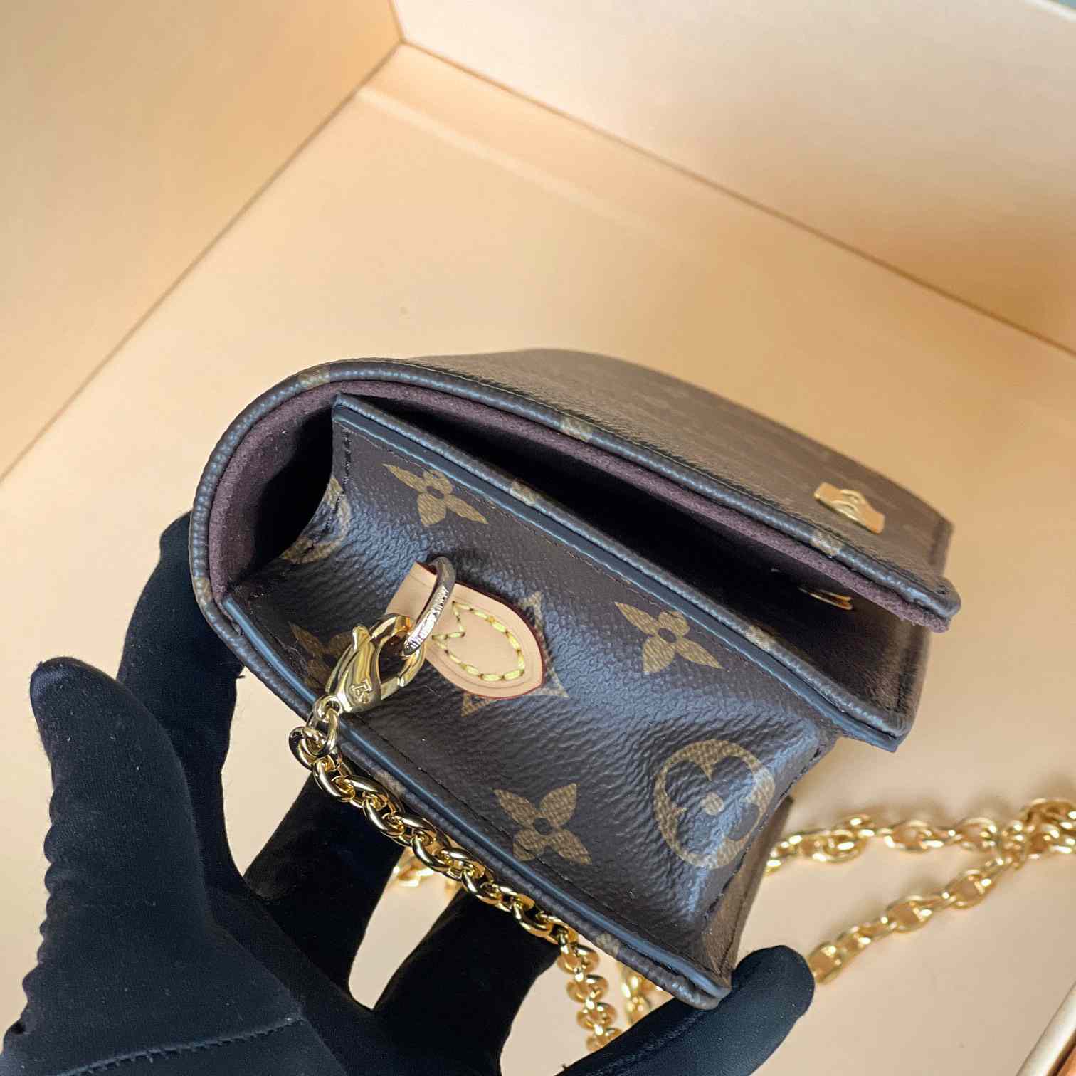 Louis Vuitton Wallet On Chain Lily (20.7 x 10.2 x 3.5cm)   M82509 - DopestKickz