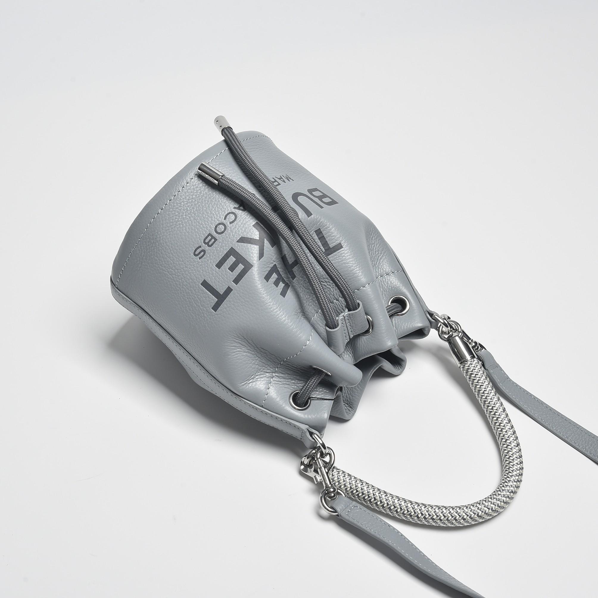 Marc Jacobs Women's Leather The Bucket Bag  - DopestKickz