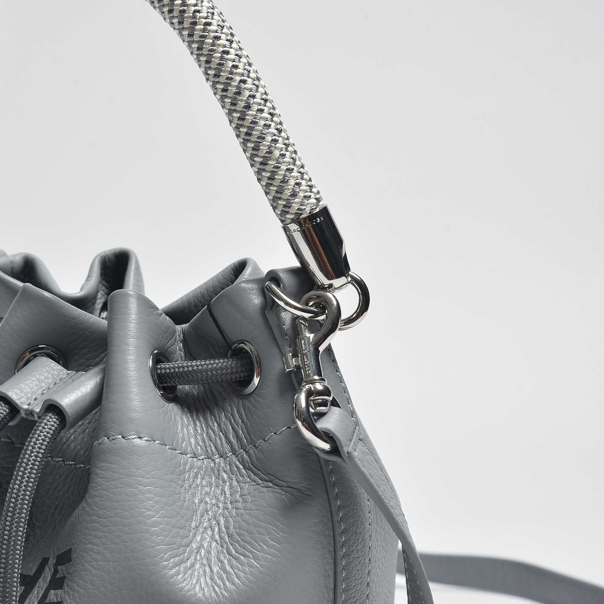 Marc Jacobs Women's Leather The Bucket Bag  - DopestKickz