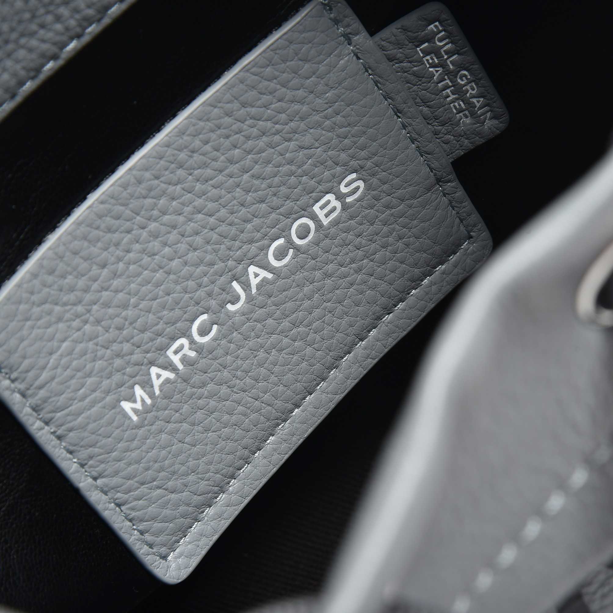 Marc Jacobs Women's Leather The Bucket Bag  - DopestKickz