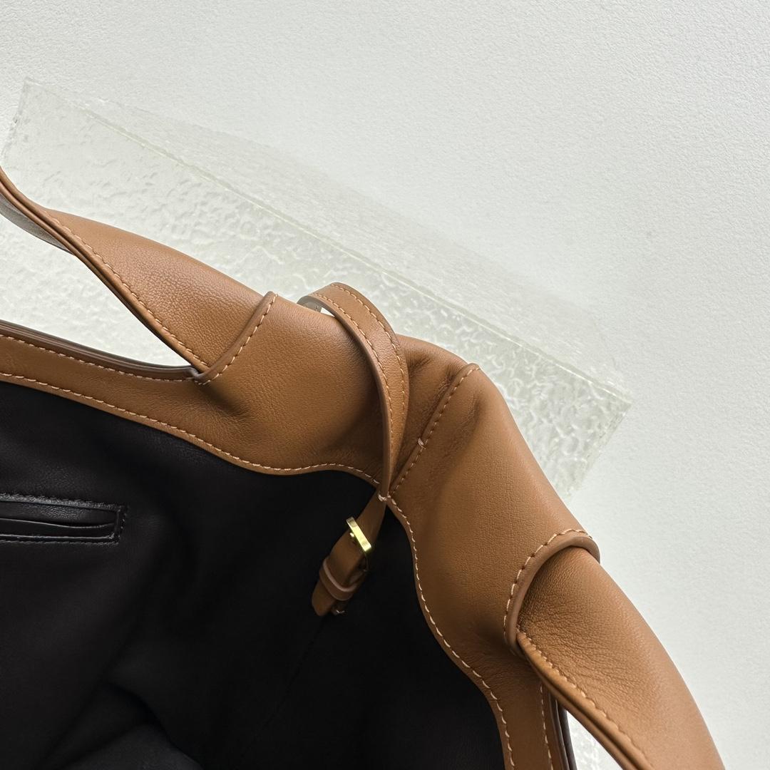 The Row Camdem Bag  ( 32x23x14cm) - DopestKickz