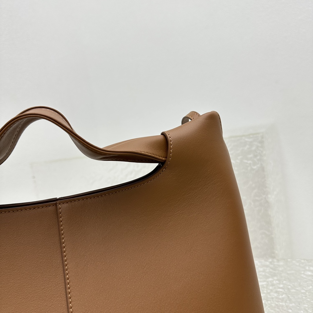 The Row Camdem Bag  ( 32x23x14cm) - DopestKickz