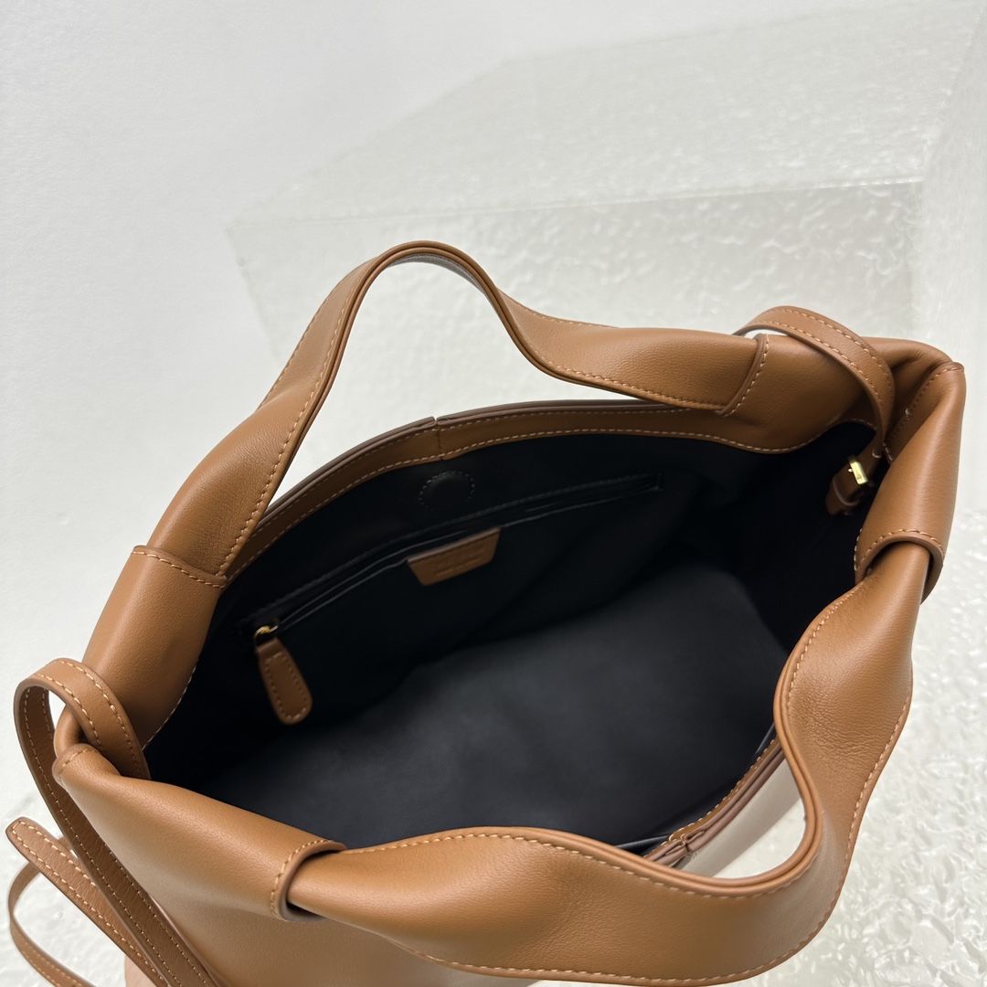 The Row Camdem Bag  ( 32x23x14cm) - DopestKickz
