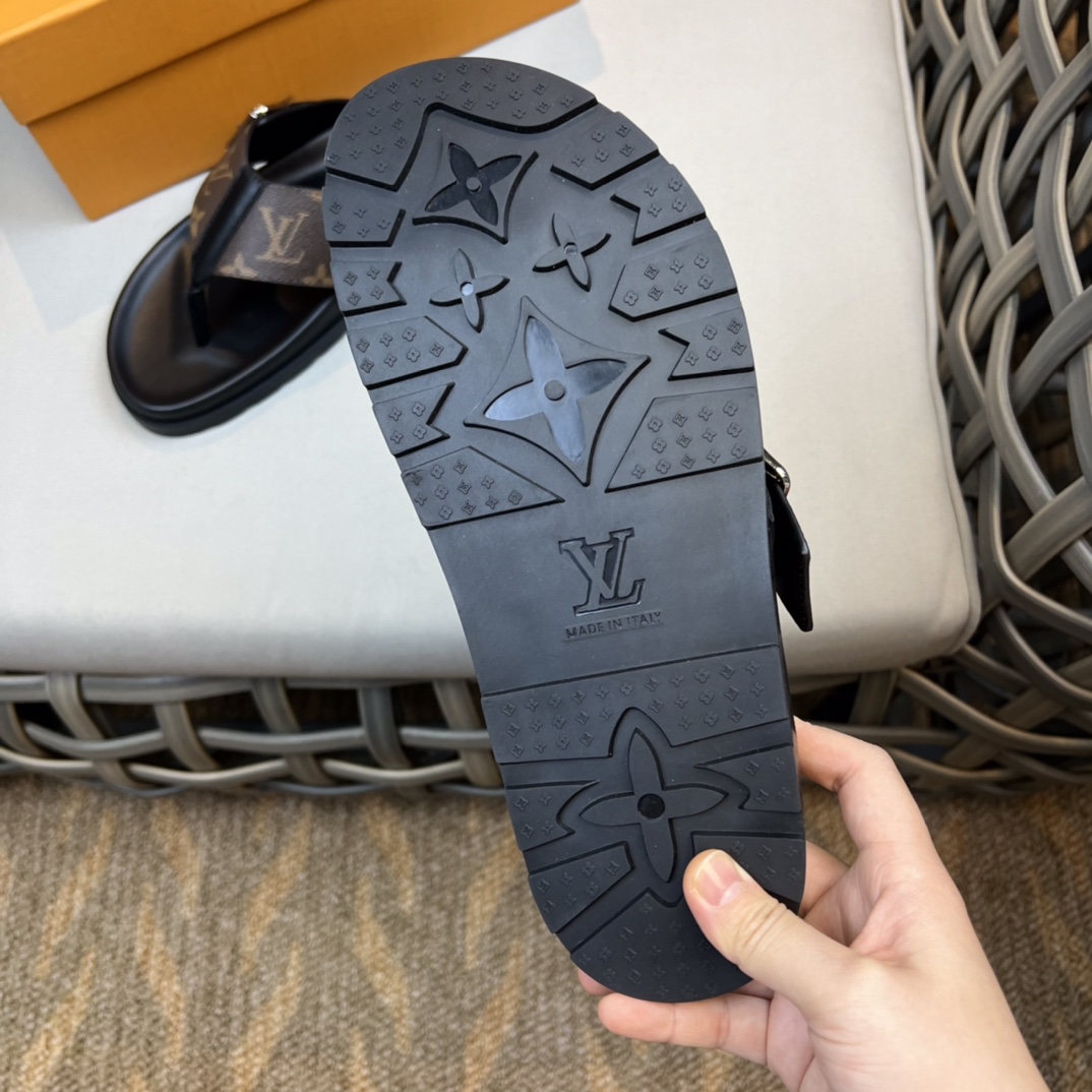 Louis Vuitton Flip Flops - DopestKickz