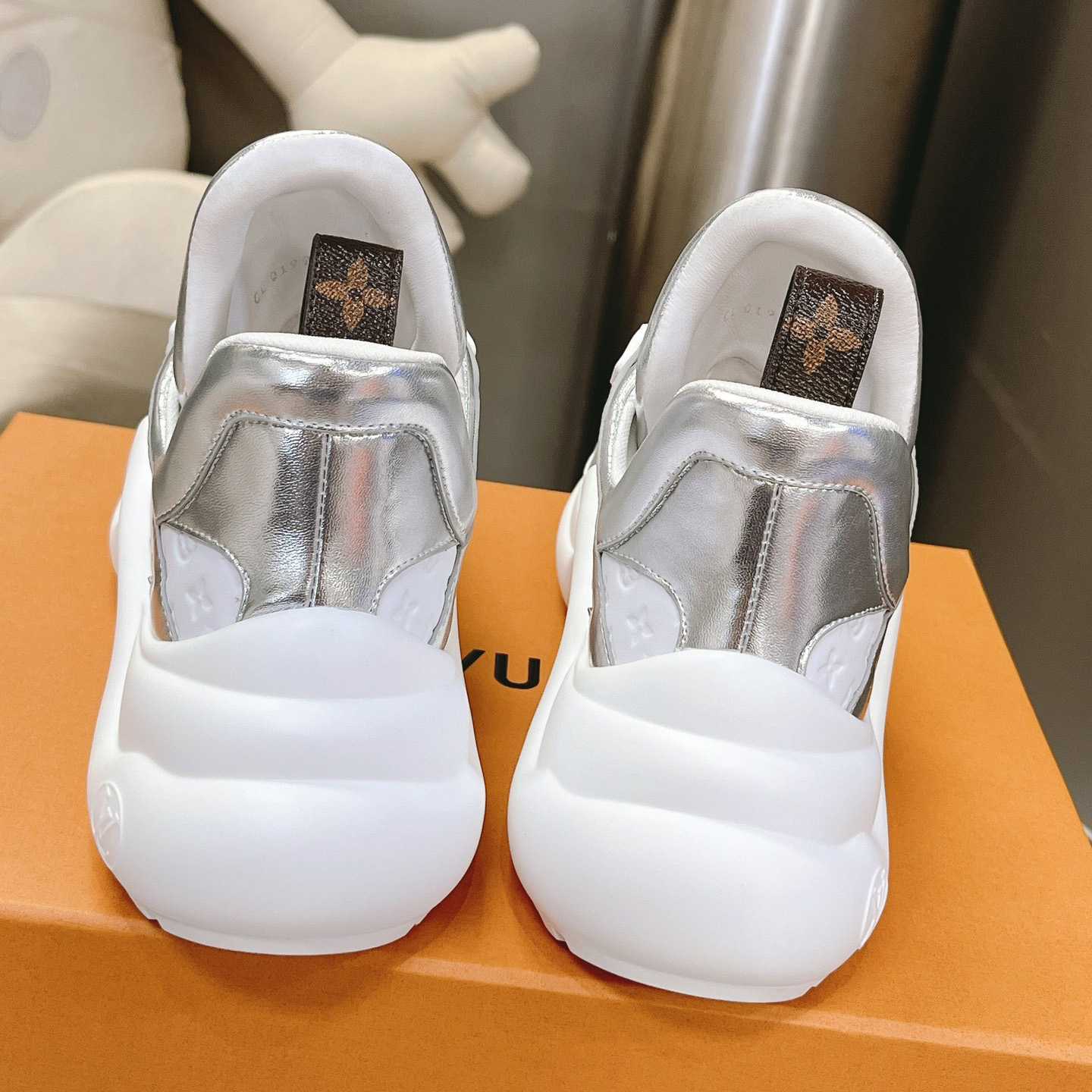 Louis Vuitton LV Archlight Sneaker     1ABVFN - DopestKickz