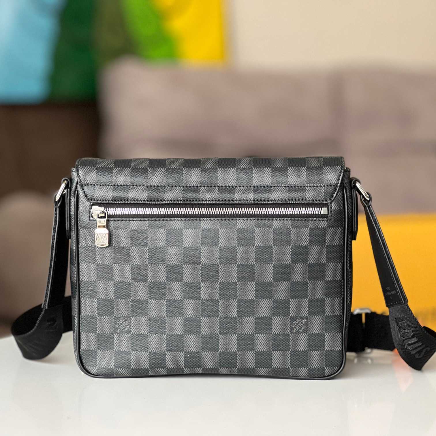 Louis Vuitton District PM (26 x 20 x 7cm)   N42710 - DopestKickz