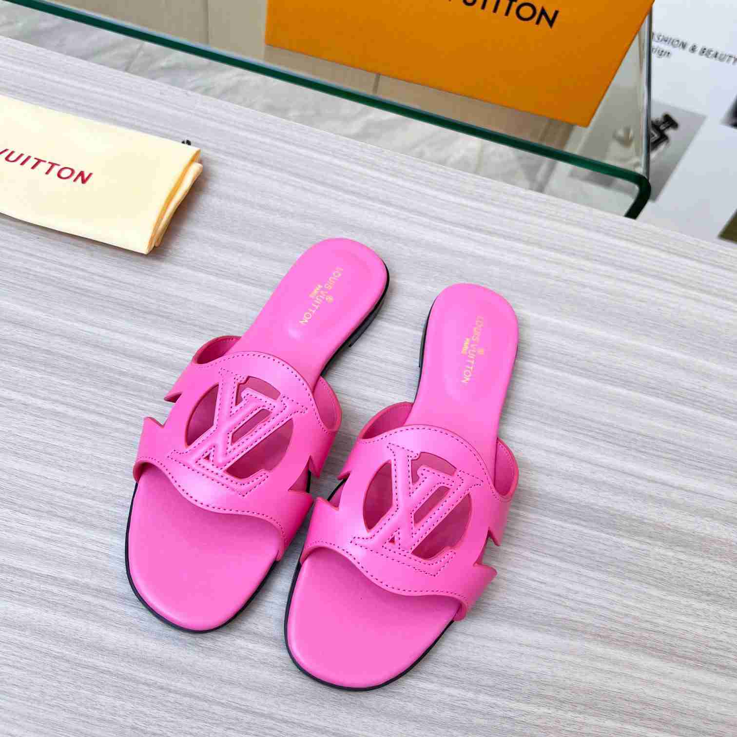Louis Vuitton LV Isola Flat Mule   1ABP3Y - DopestKickz