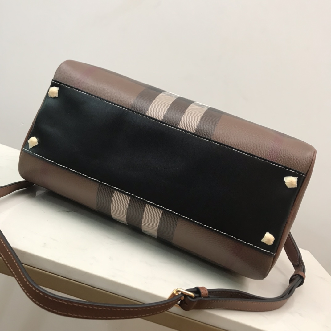 Burberry Medium Check-pattern Leather Bowling Bag (30 x 15 x 21cm) - DopestKickz