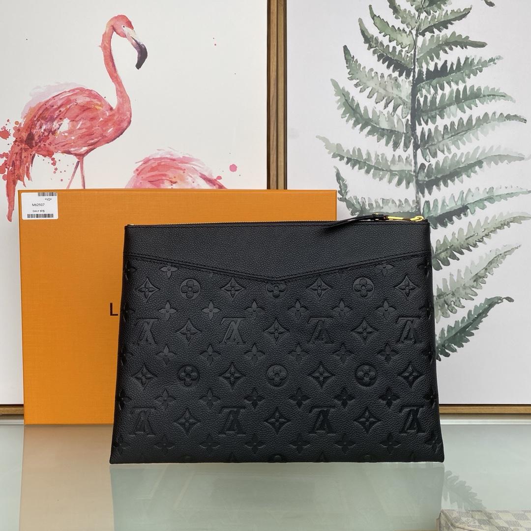 Louis Vuitton Daily Pouch  (29.5 x 21x 1cm)  M62937 - DopestKickz