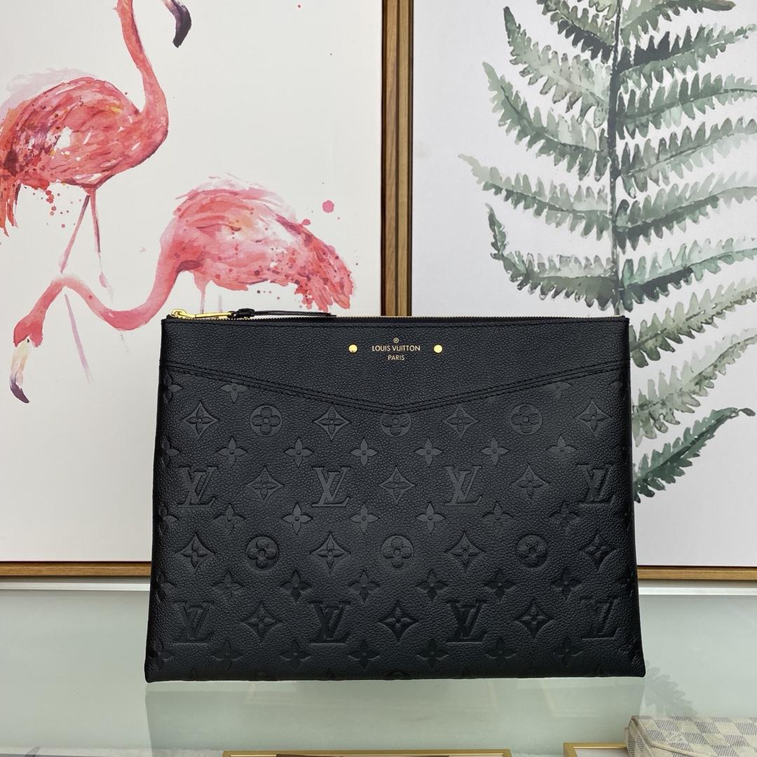 Louis Vuitton Daily Pouch  (29.5 x 21x 1cm)  M62937 - DopestKickz