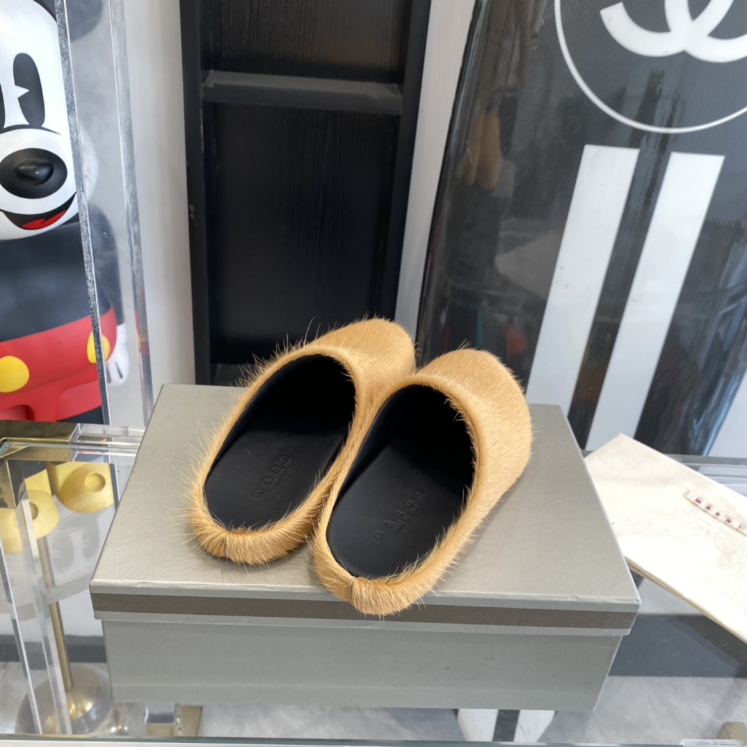 Marni Fussbett Slip-On Flat Mules - DopestKickz