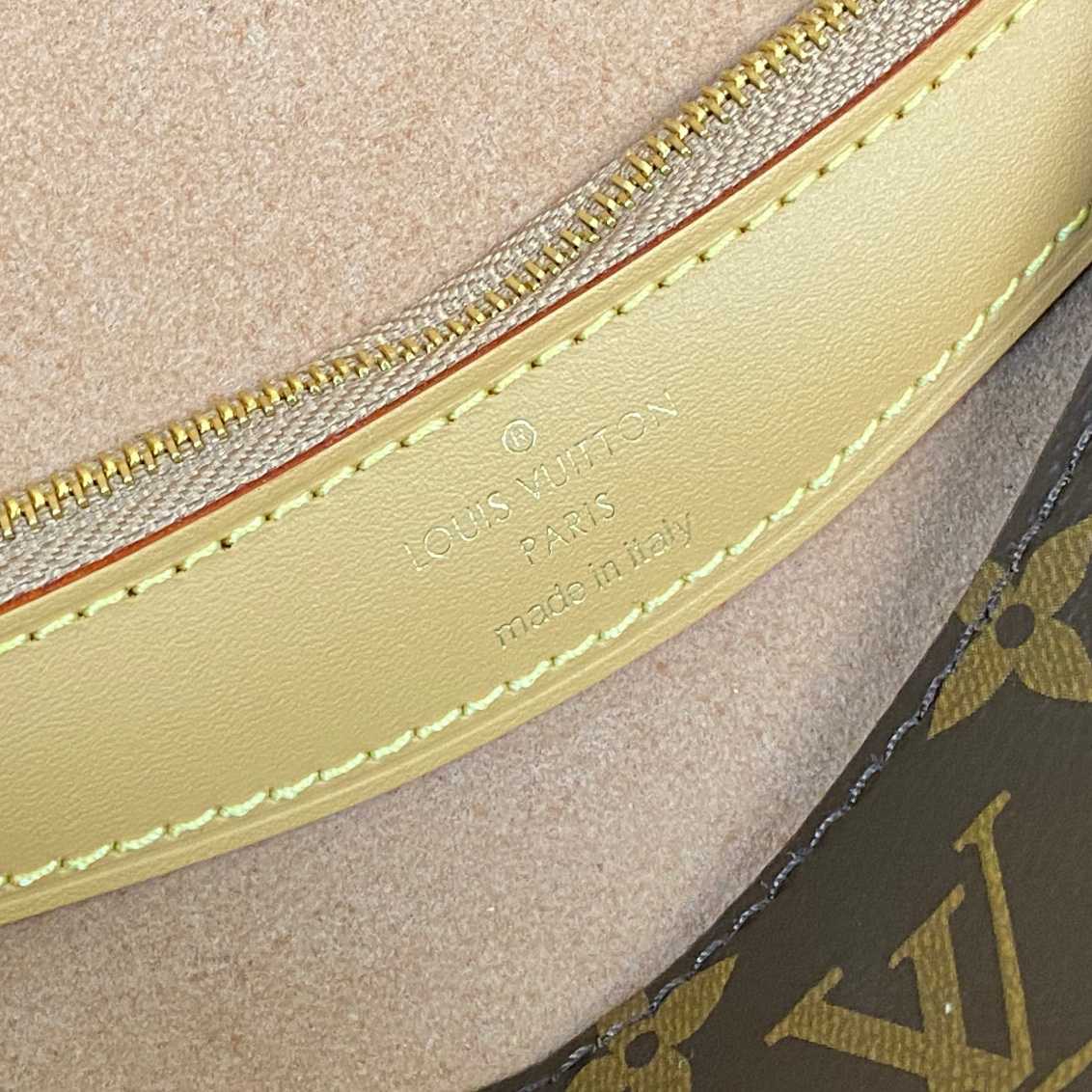 Louis Vuitton Diane (24 x 15 x 9cm)  M46317 - DopestKickz