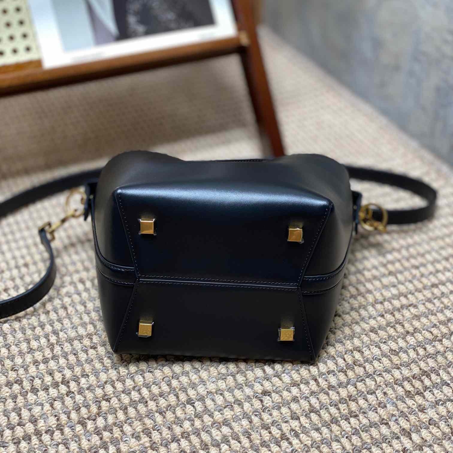 Saint Laurent Le 37 Small In Shiny Leather - DopestKickz