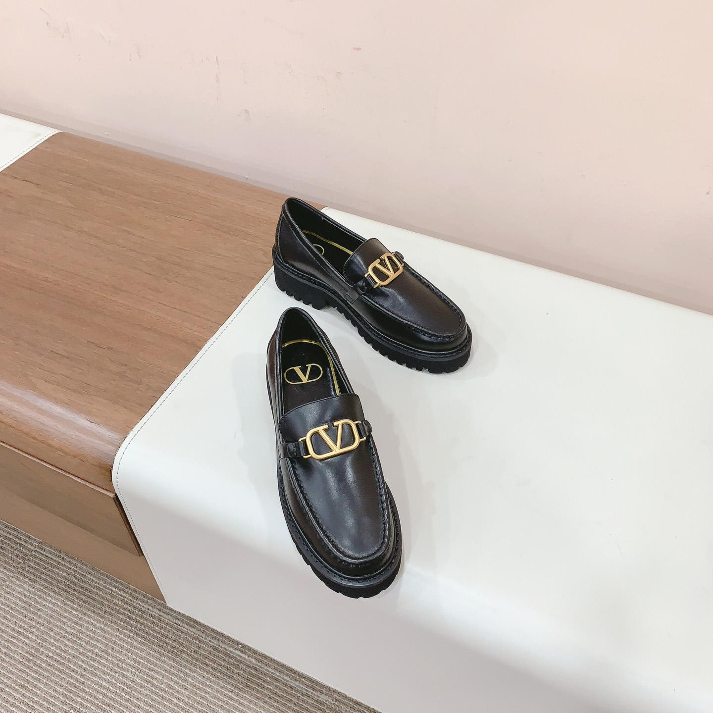 Valenti Garavani Vlogo Leather Loafer - DopestKickz