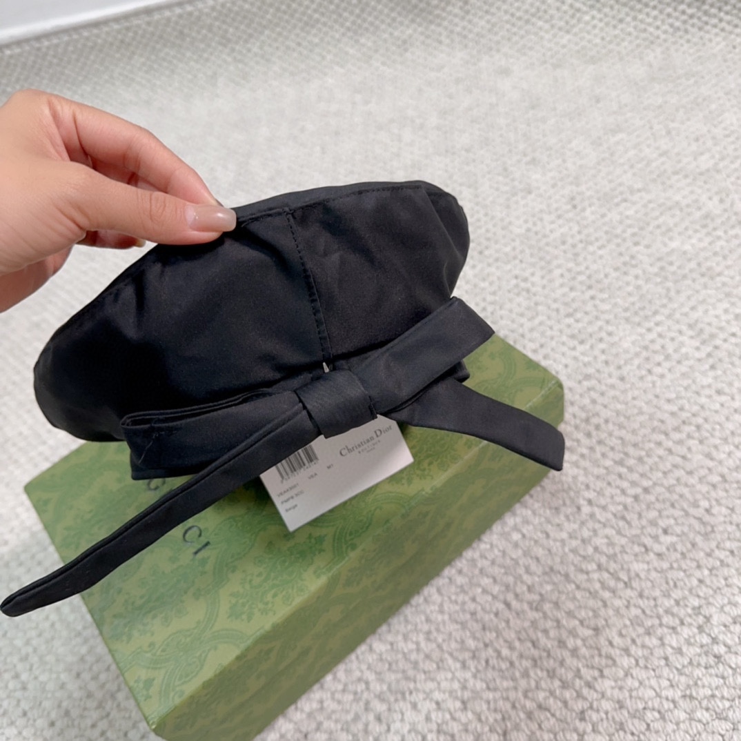 Dior Arty Dior Oblique Beret With Bow - DopestKickz