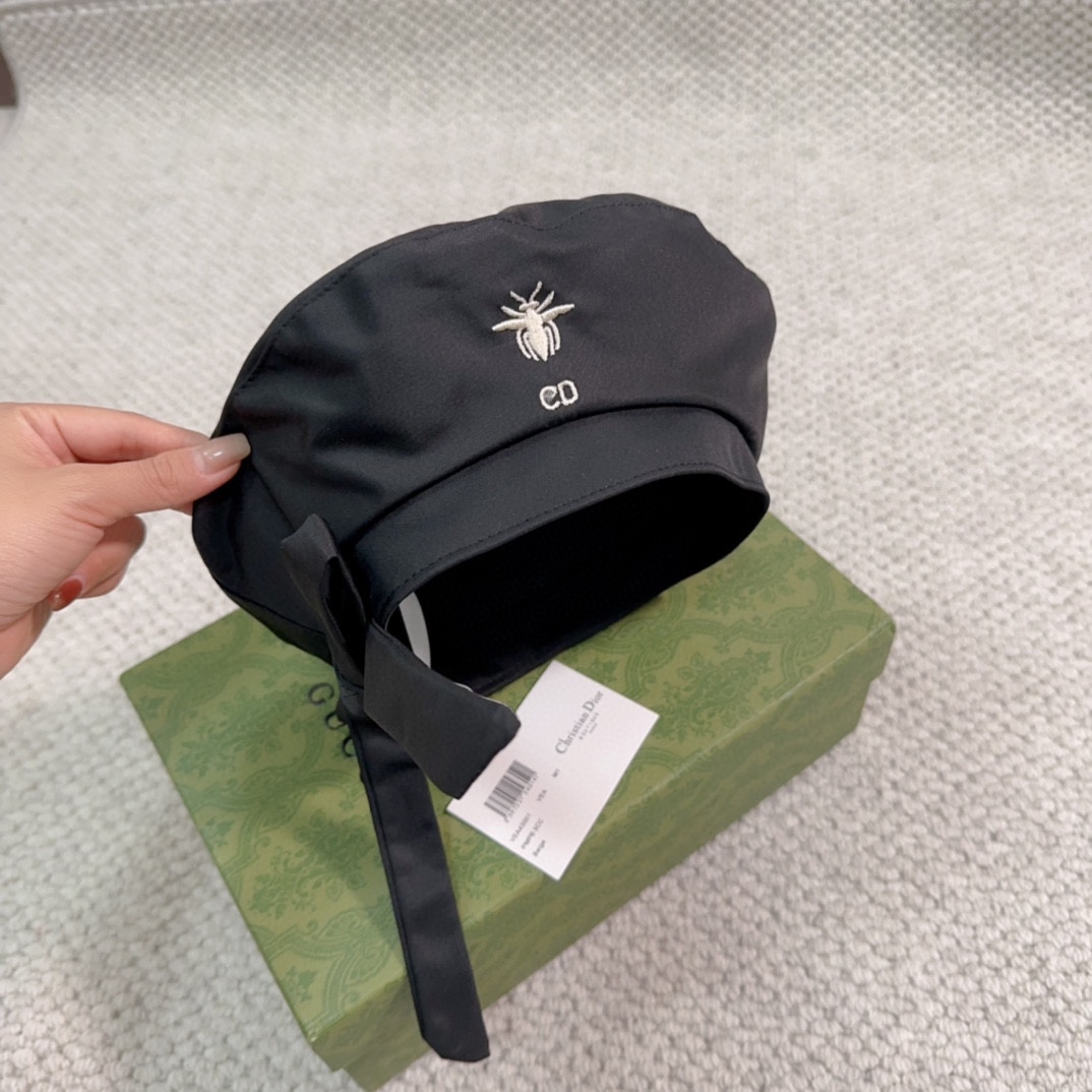 Dior Arty Dior Oblique Beret With Bow - DopestKickz