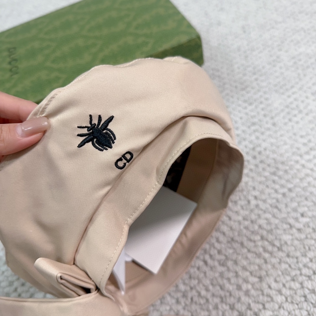Dior Arty Dior Oblique Beret With Bow - DopestKickz