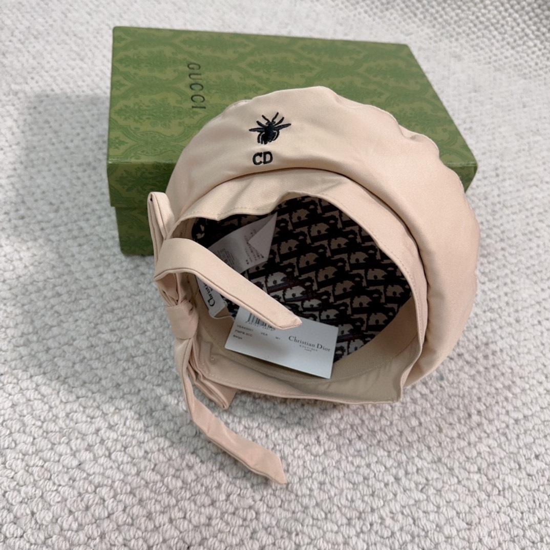 Dior Arty Dior Oblique Beret With Bow - DopestKickz
