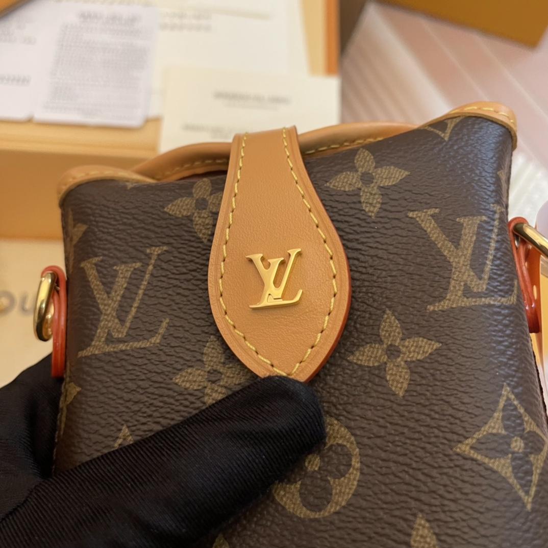 Louis Vuitton Fold Me Pouch (14.5 x 18 x 6.5 cm)  M80874 - DopestKickz