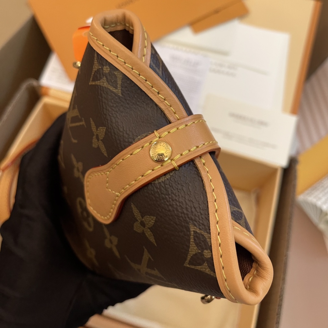 Louis Vuitton Fold Me Pouch (14.5 x 18 x 6.5 cm)  M80874 - DopestKickz