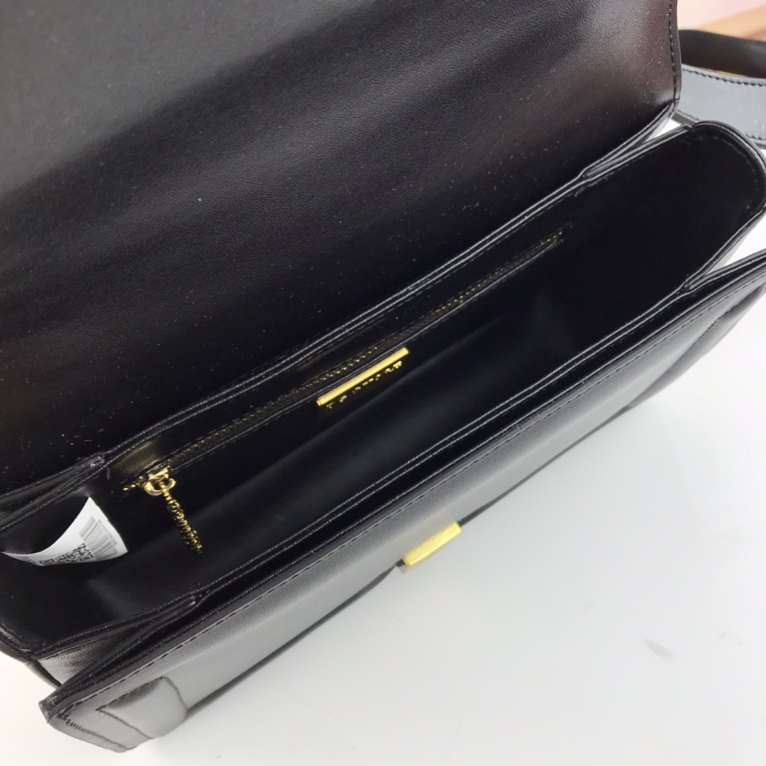 Dolce & Gabbana Small Dg Amore Bag  (27*18*8cm) - DopestKickz