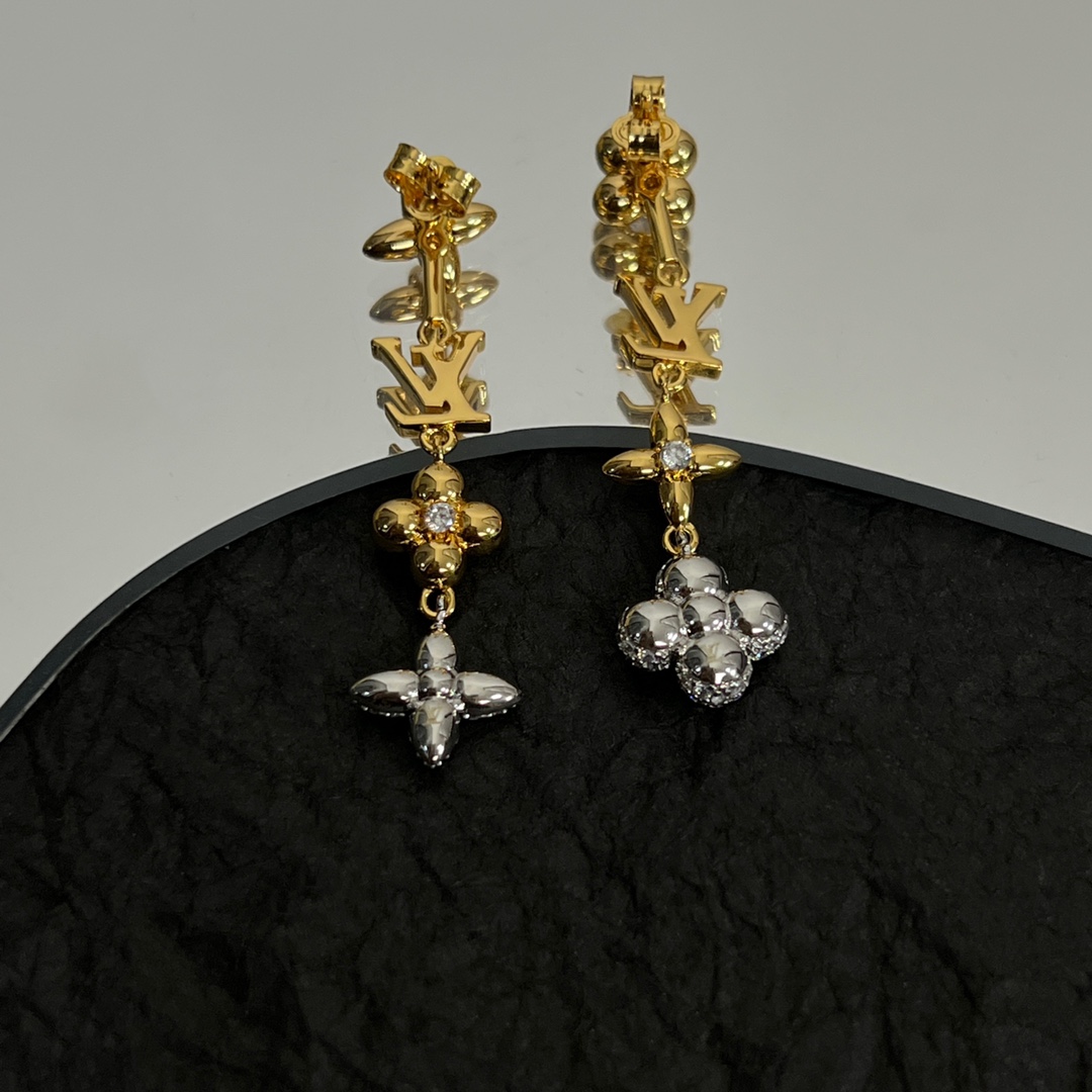 Louis Vuitto LV Gram Earrings - DopestKickz