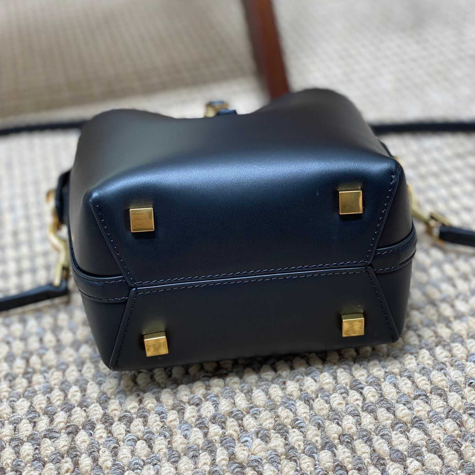 Saint Laurent Le 37 Mini In Shiny Leather - DopestKickz