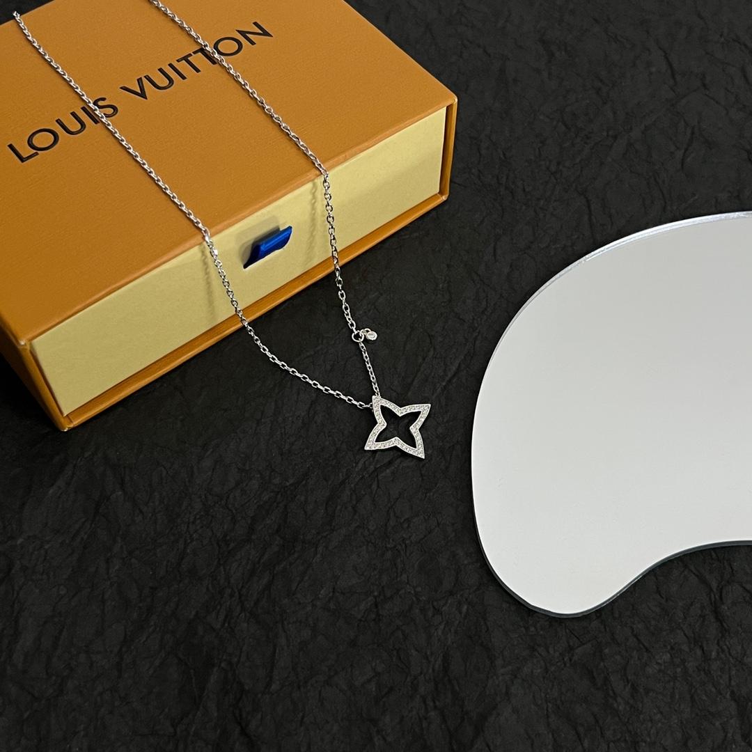 Louis Vuitton Blossom Pendant - DopestKickz
