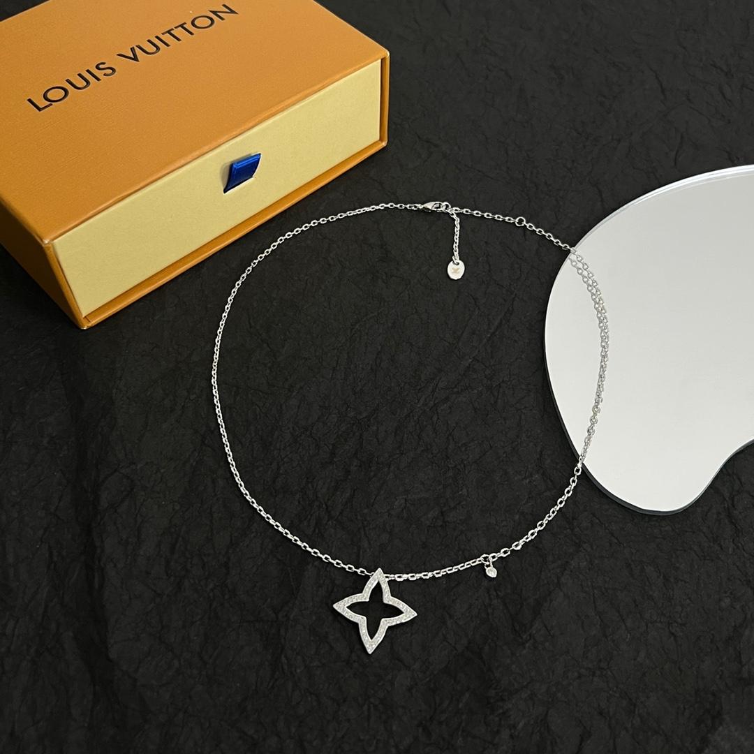 Louis Vuitton Blossom Pendant - DopestKickz