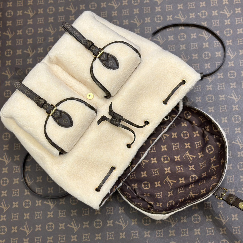 Louis Vuitton LV SKI Backpack   M23384 - DopestKickz