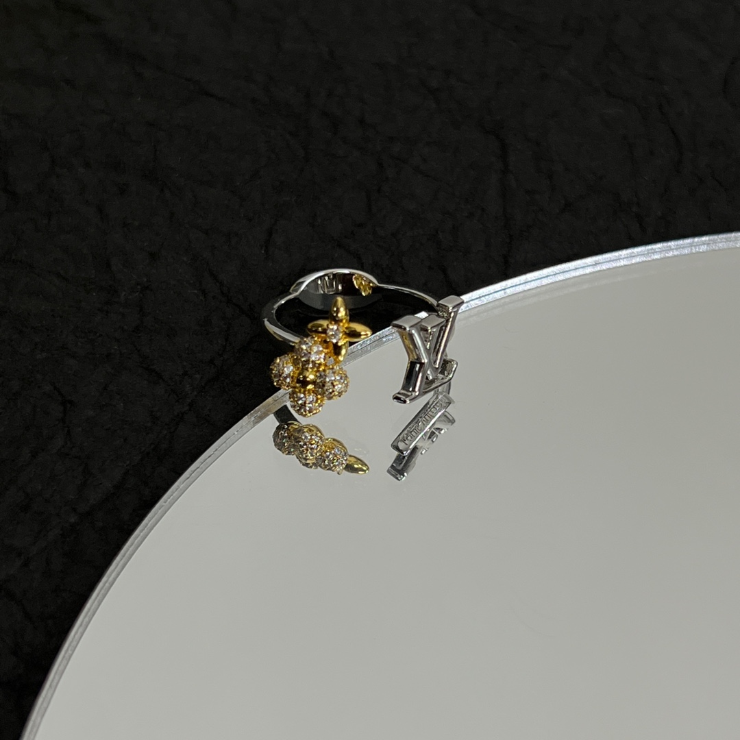 Louis Vuitto LV Gram Ring - DopestKickz